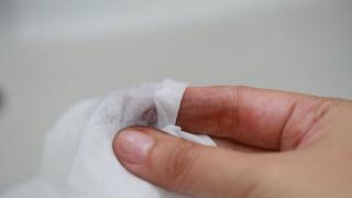 How to remove traces of hair dye from the skin of your face and hands